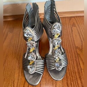 New BCBG Generation Strappy Wedge Sandals Silver Metallic Size 7
